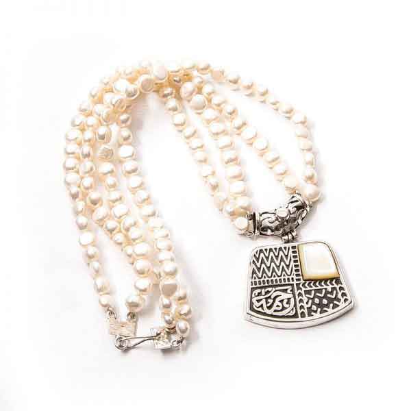 Pearls and silver collar